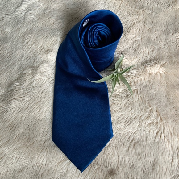 Solid blue tie - Picture 2 of 4